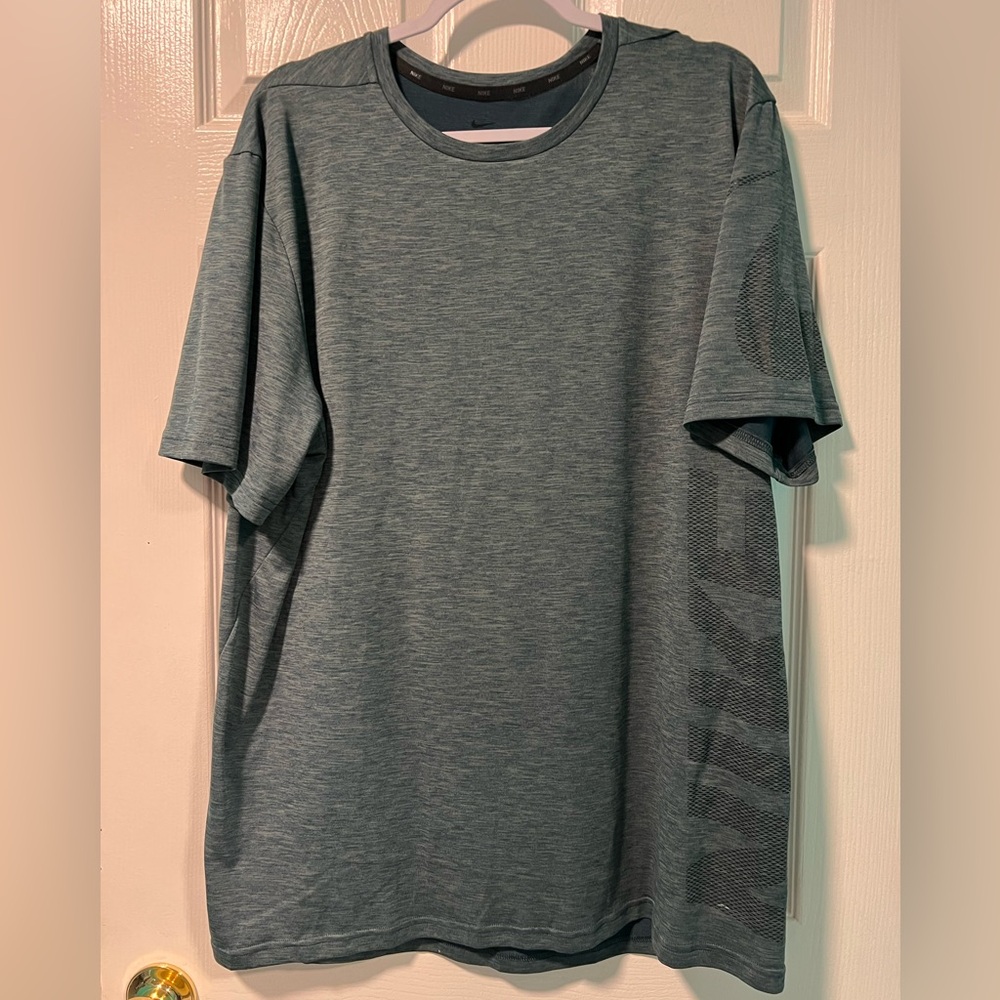 Nike DRI-FIT Men's XLarge  T-Shirt